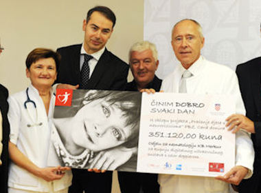 PBZ CARD uručio donaciju Kliničkoj bolnici Merkur